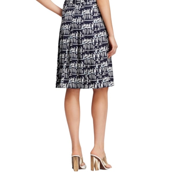 TORY BURCH Geometric Print Poplin Pleat Stretch Women’s Skirt, Tory Navy, Size 8 - Picture 4 of 7